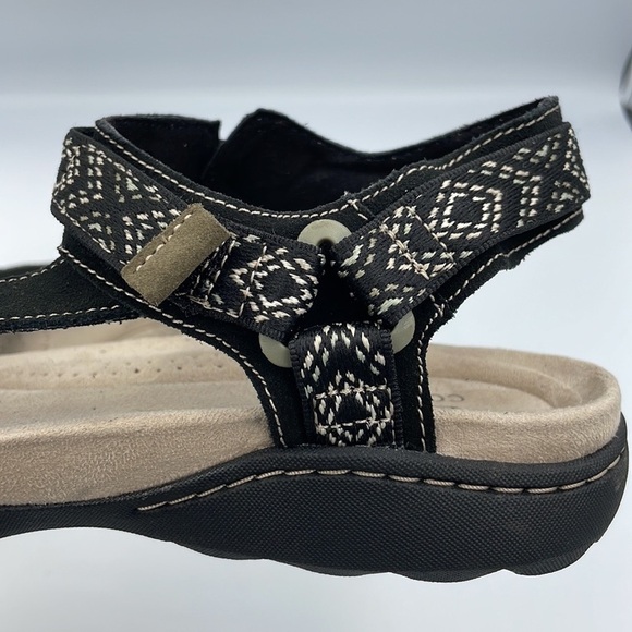 NWOT CLARKS AMANDA STEP SUEDE FLAT SANDALS SZ 9 Black Velcro Closures - Picture 6 of 13